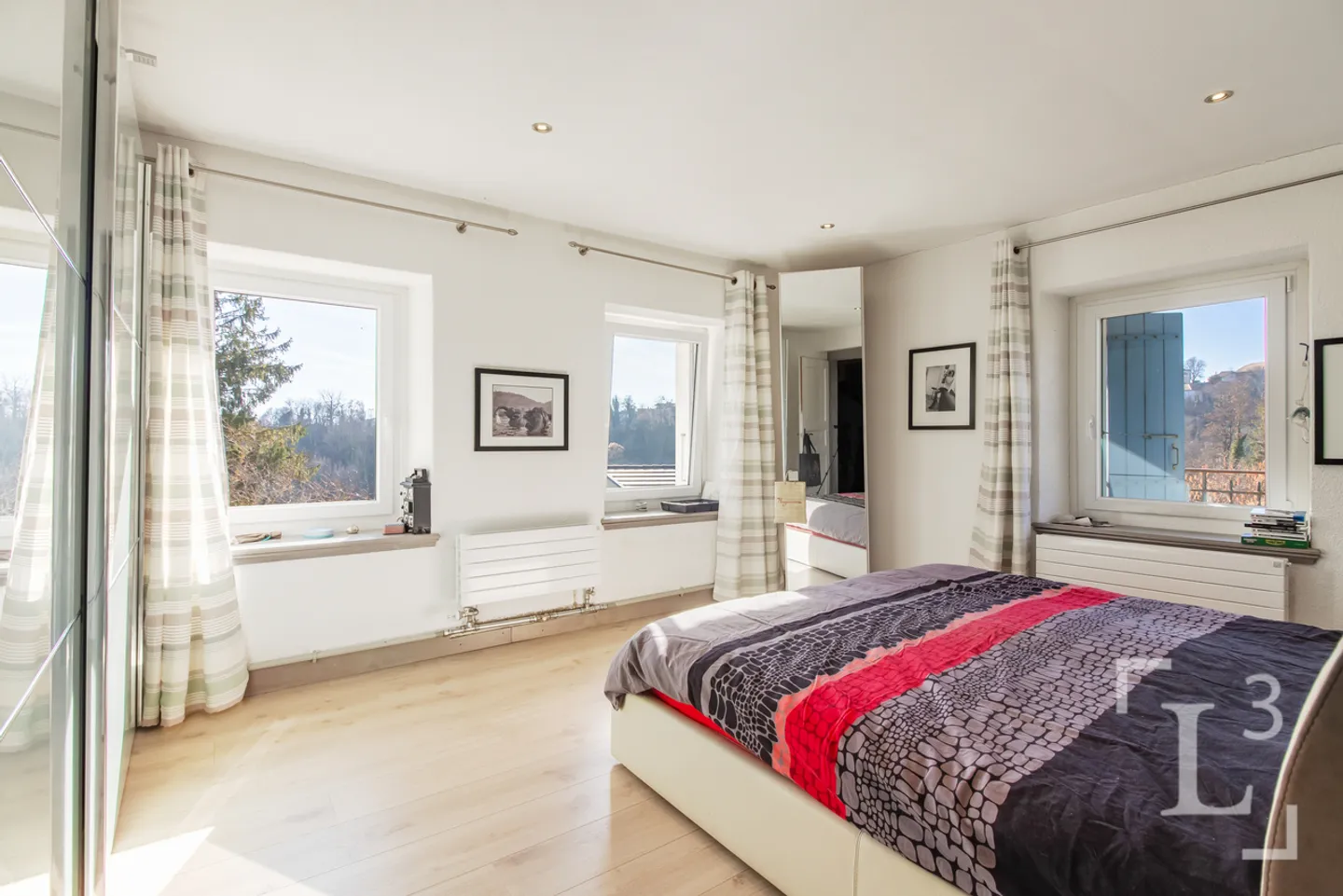 Herzstück! Geräumige Villa mit Garten und freiem Blick - Foto 9 von 13