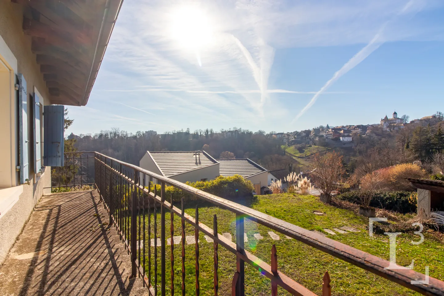 Herzstück! Geräumige Villa mit Garten und freiem Blick - Foto 5 von 13