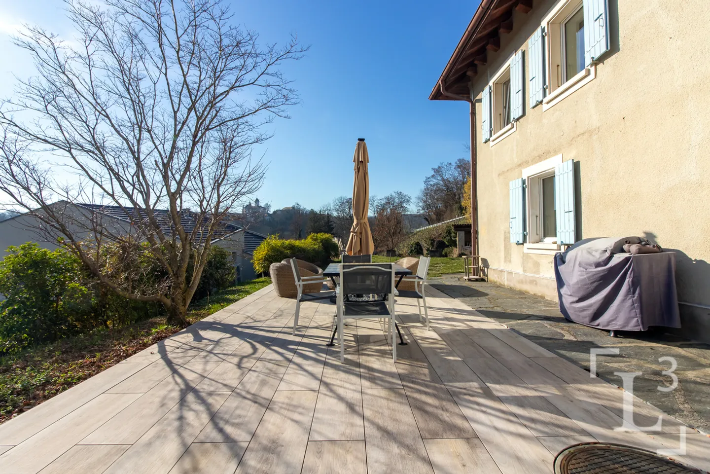 Herzstück! Geräumige Villa mit Garten und freiem Blick - Foto 4 von 13