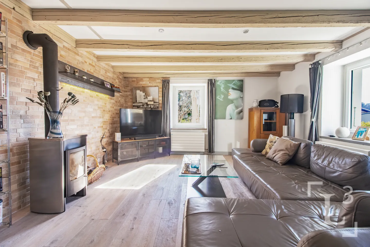 Herzstück! Geräumige Villa mit Garten und freiem Blick - Foto 6 von 13
