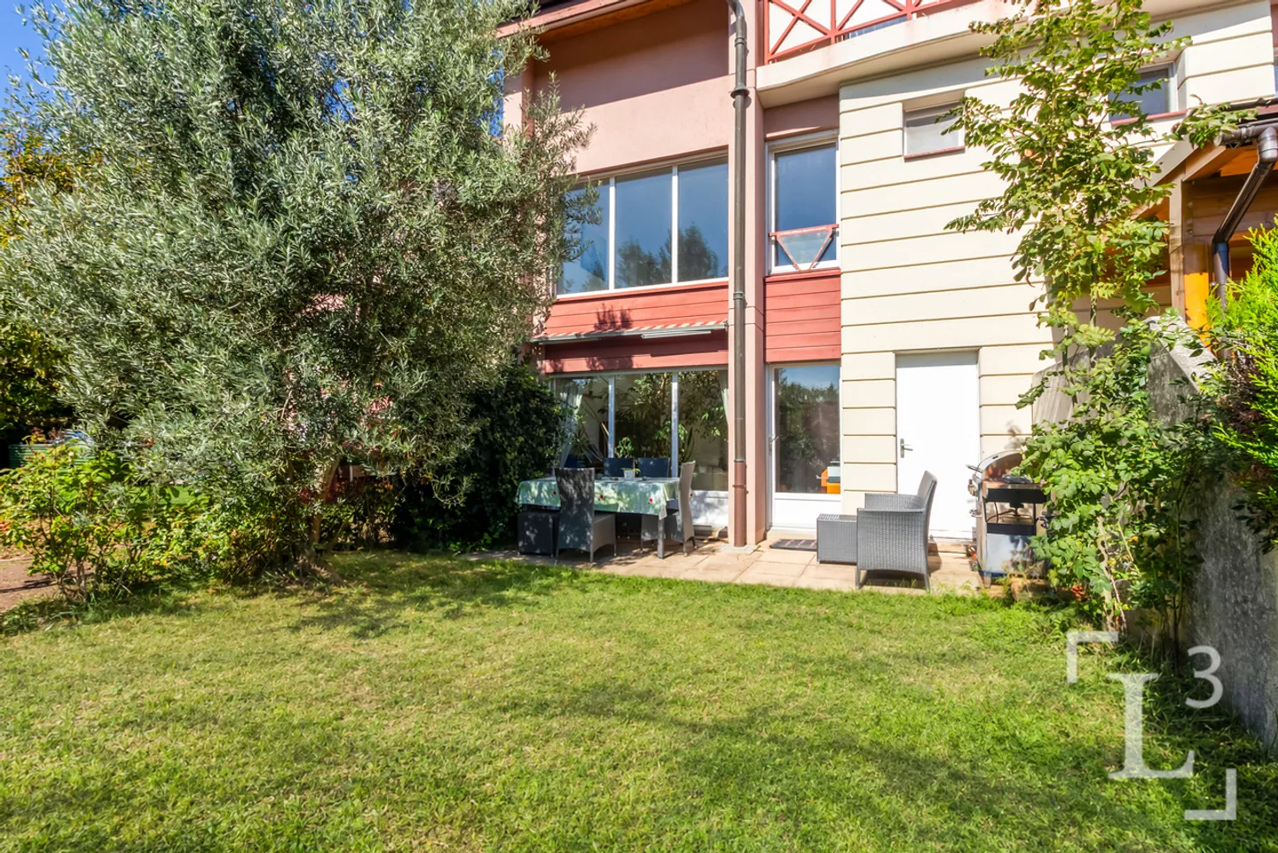 Familienhaus mit 5,5 Zimmern und Garten - Foto 2 von 13