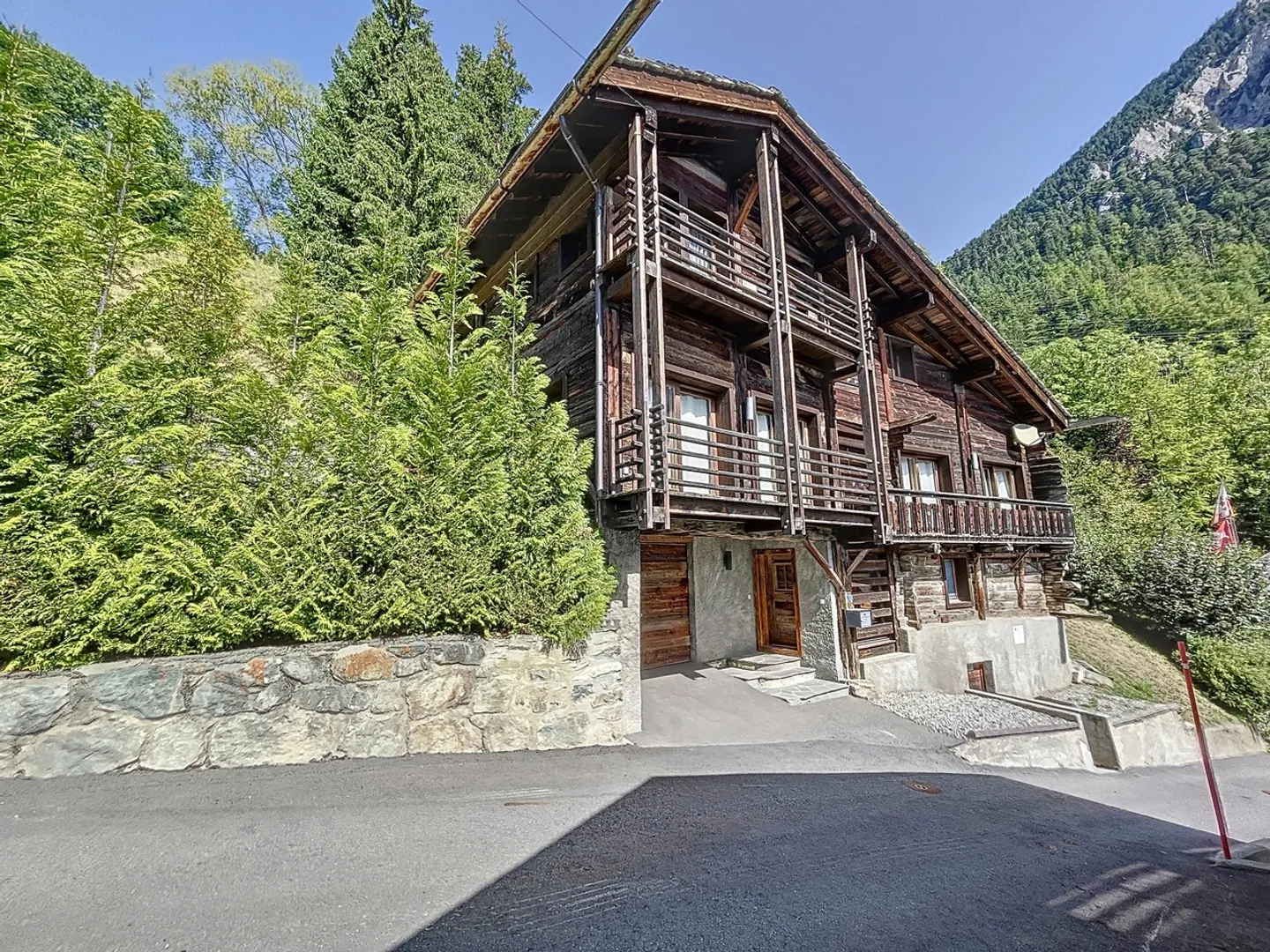 Außergewöhnliche alpine Residenz - Authentizität und Familienkomfort - Foto 2 von 13