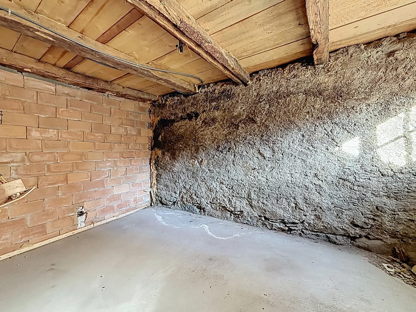 Chalet à rénover - L'âme d'une grange alpine à Sarreyer - Photo 12 sur 13