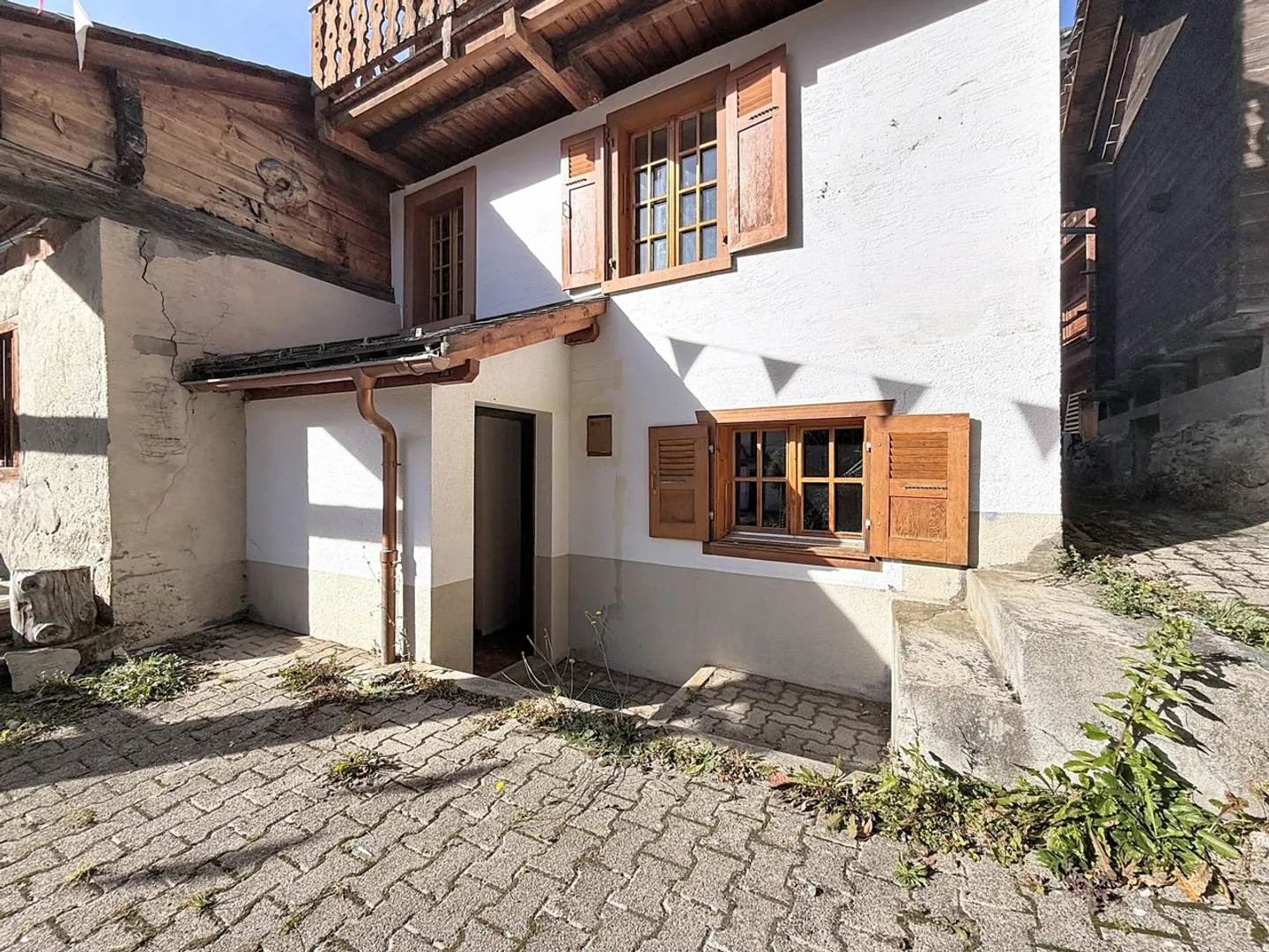 Chalet à rénover - L'âme d'une grange alpine à Sarreyer - Photo 2 sur 13