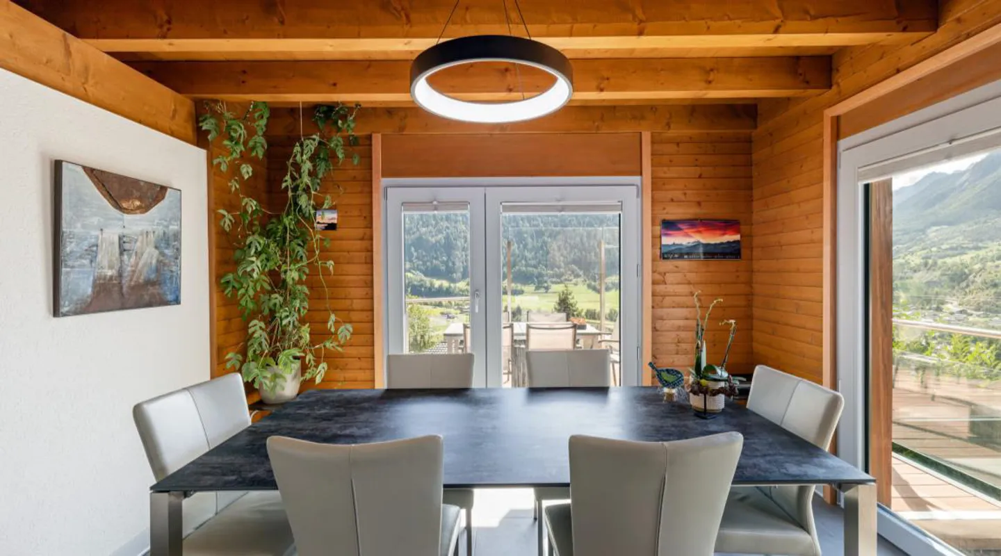 Maison rénovée à Vollèges avec vue dégagée et terrasse plein sud - Photo 5 sur 13