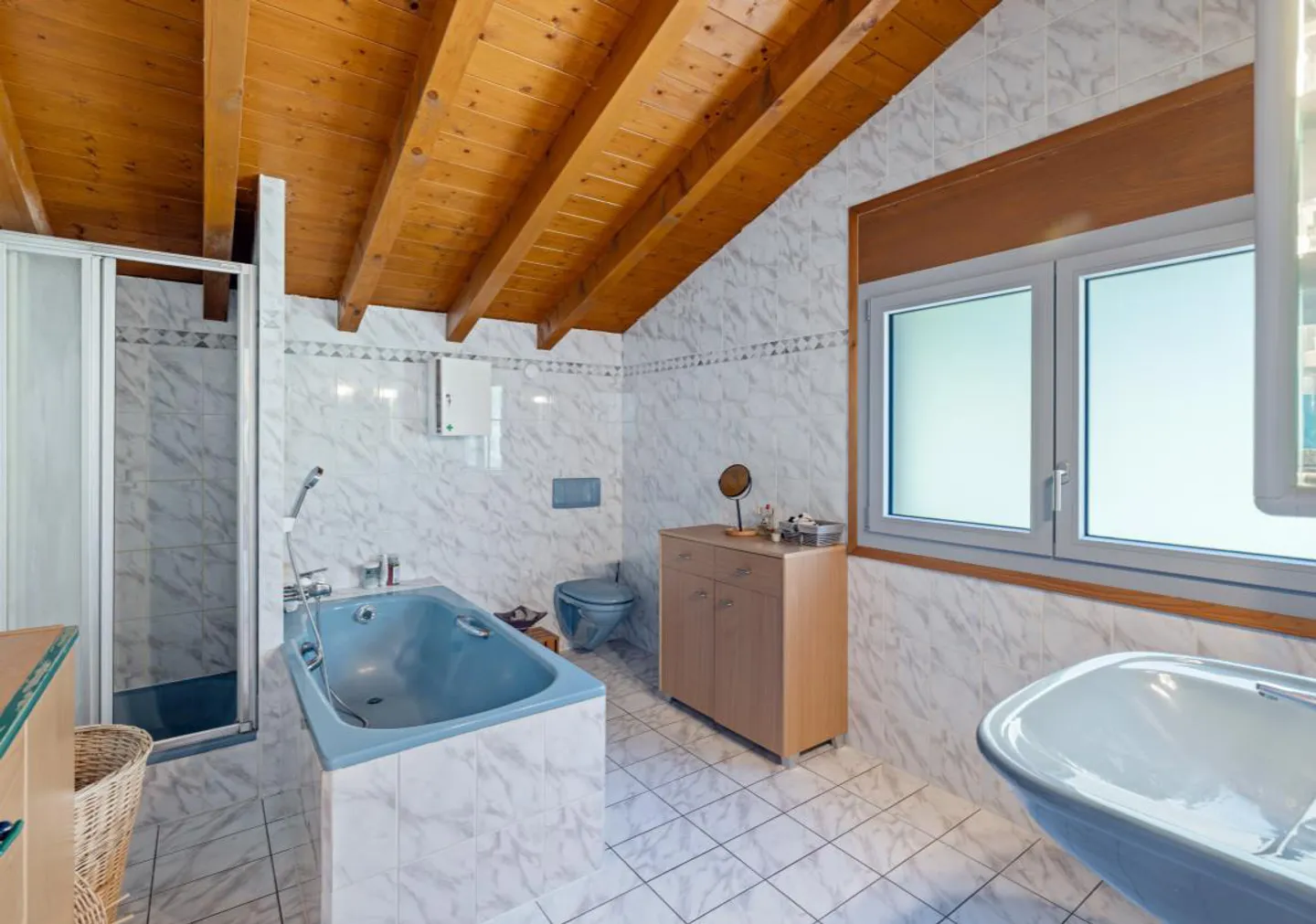 Maison rénovée à Vollèges avec vue dégagée et terrasse plein sud - Photo 7 sur 13