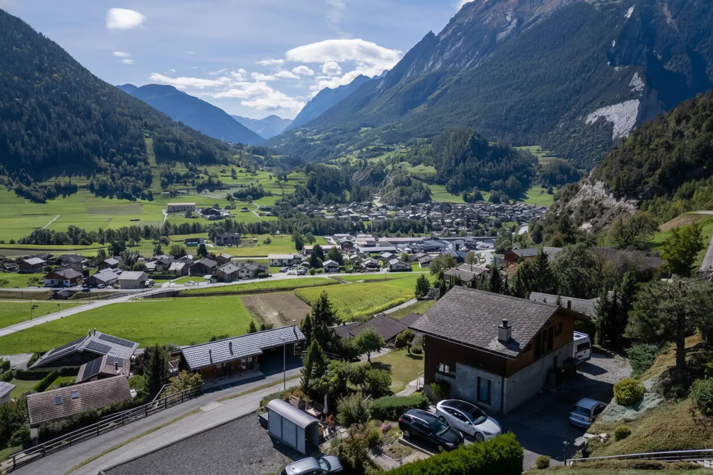 Maison rénovée à Vollèges avec vue dégagée et terrasse plein sud - Photo 3 sur 13
