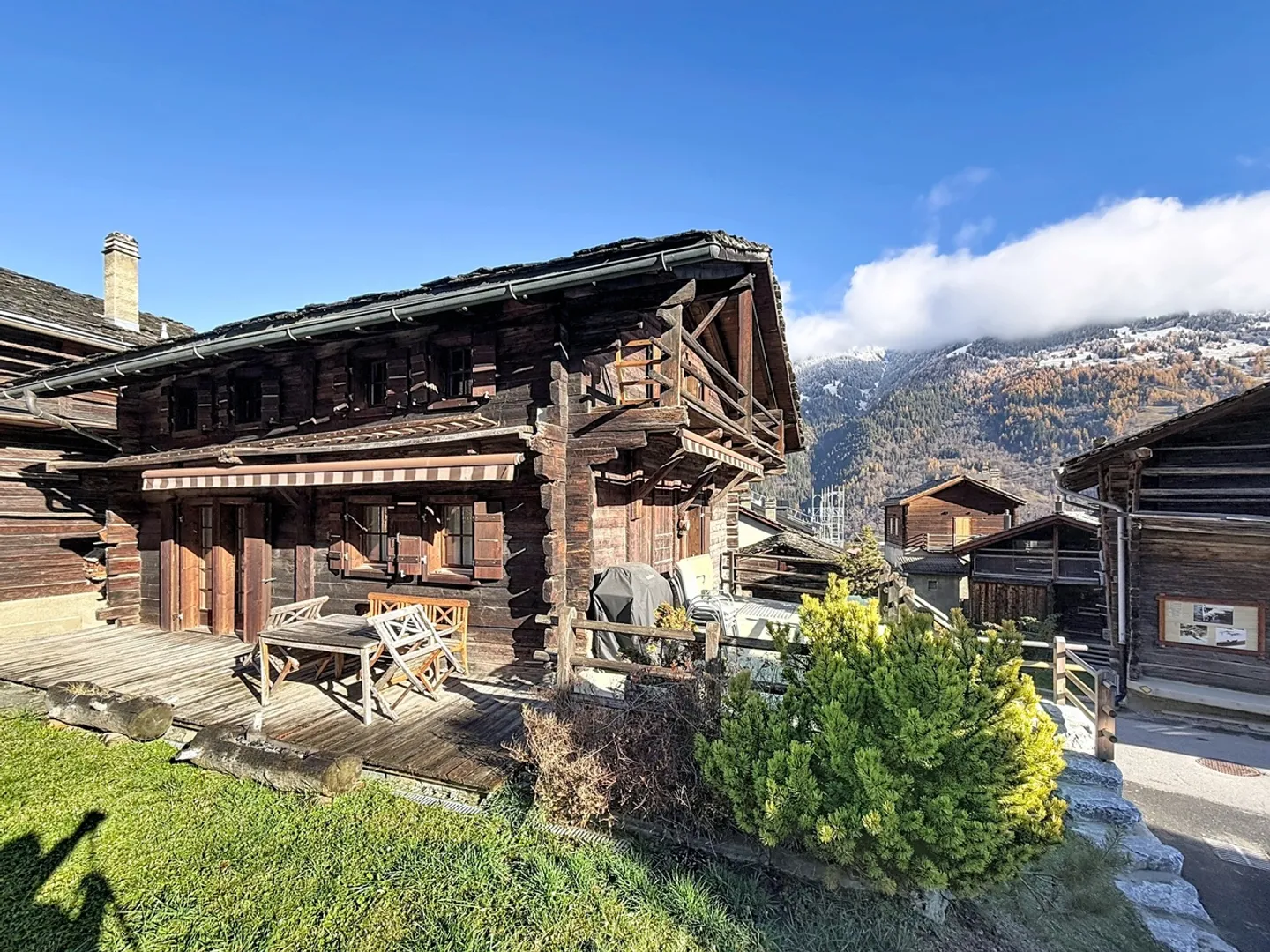 Chalet familial à Bruson - Garage, carnotzet et vues dégagées - Photo 1 sur 13