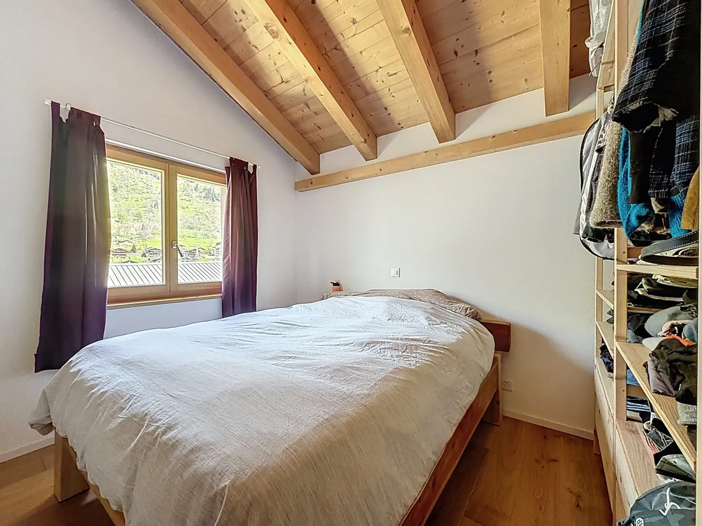 Exposed framework, solid parquet, full south bay windows - Photo 10 of 13