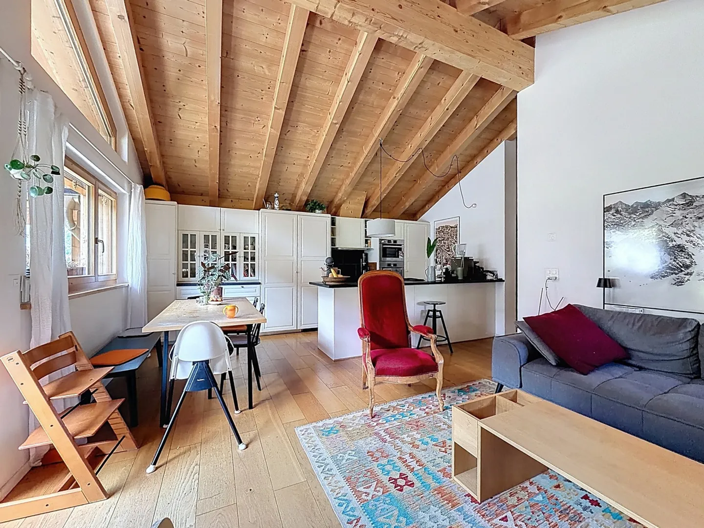 Exposed framework, solid parquet, full south bay windows - Photo 3 of 13