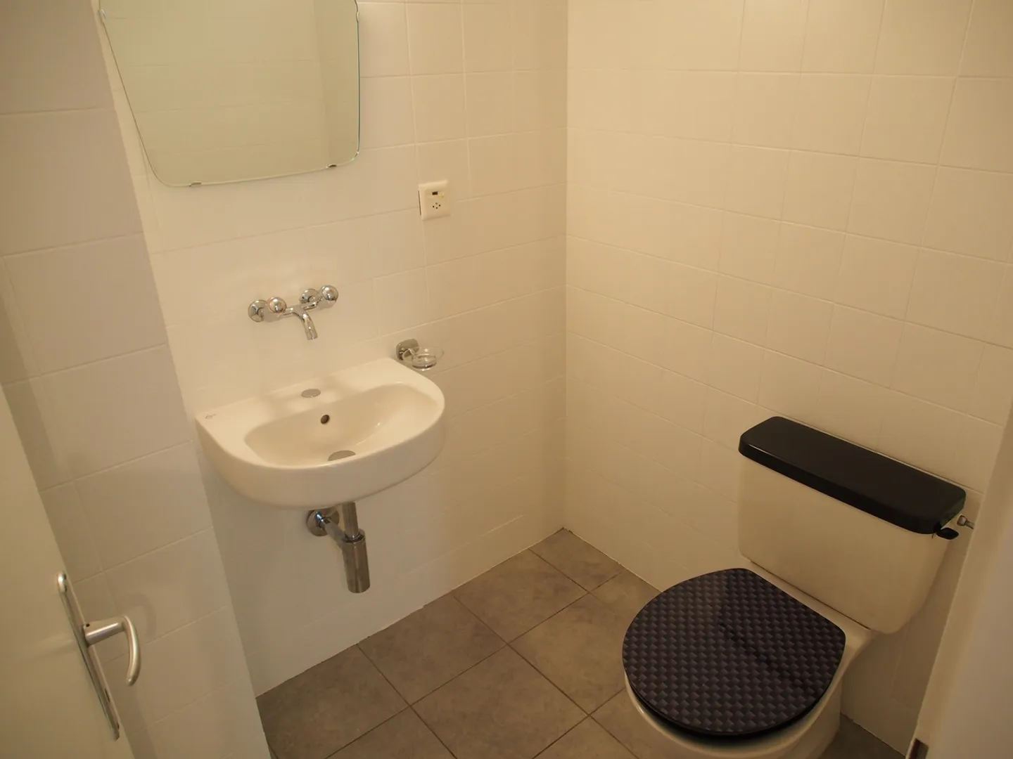 In the heart of Martigny, a generous 5½ room apartment with a view of the city - Photo 9 of 13