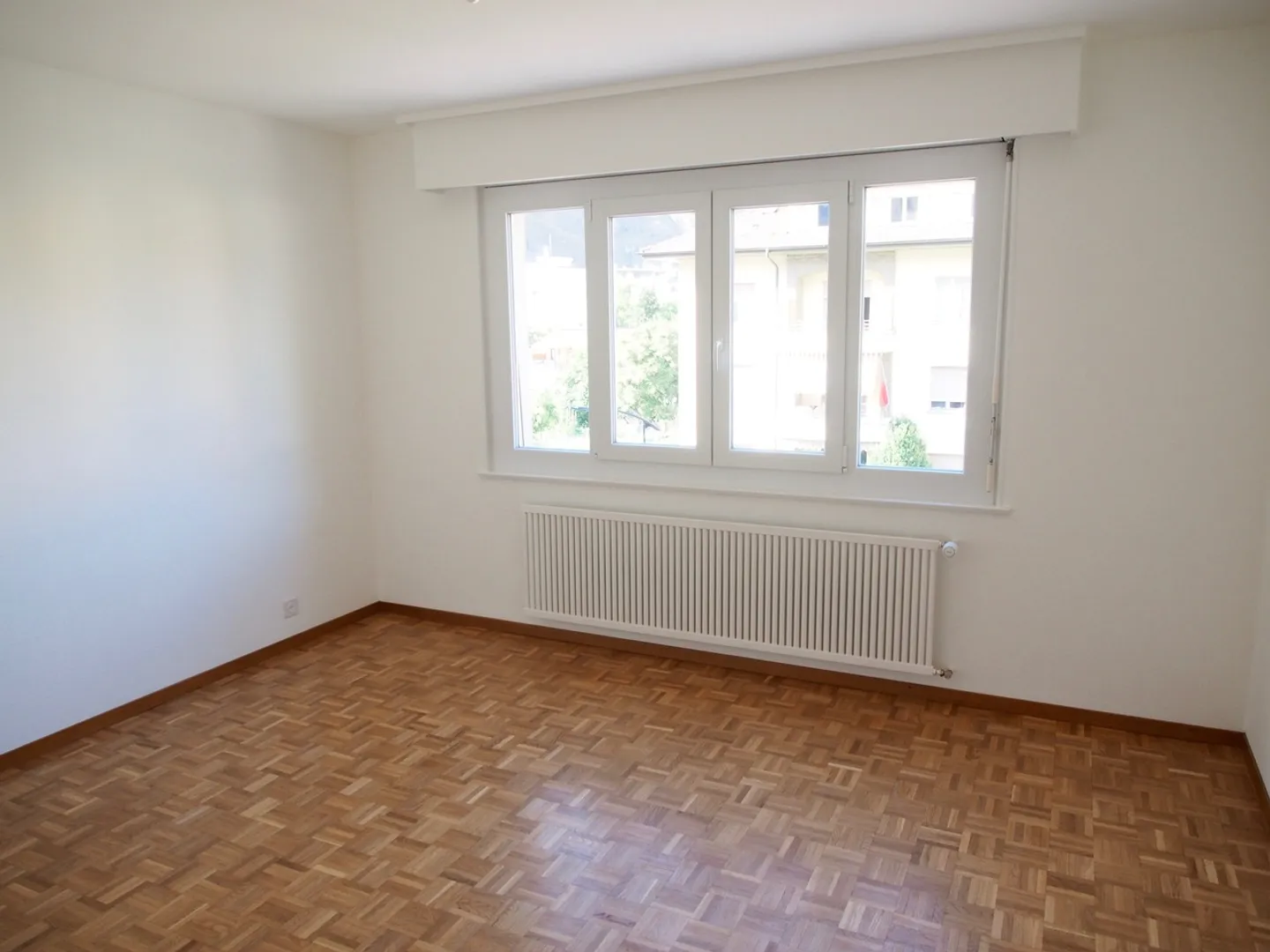In the heart of Martigny, a generous 5½ room apartment with a view of the city - Photo 11 of 13