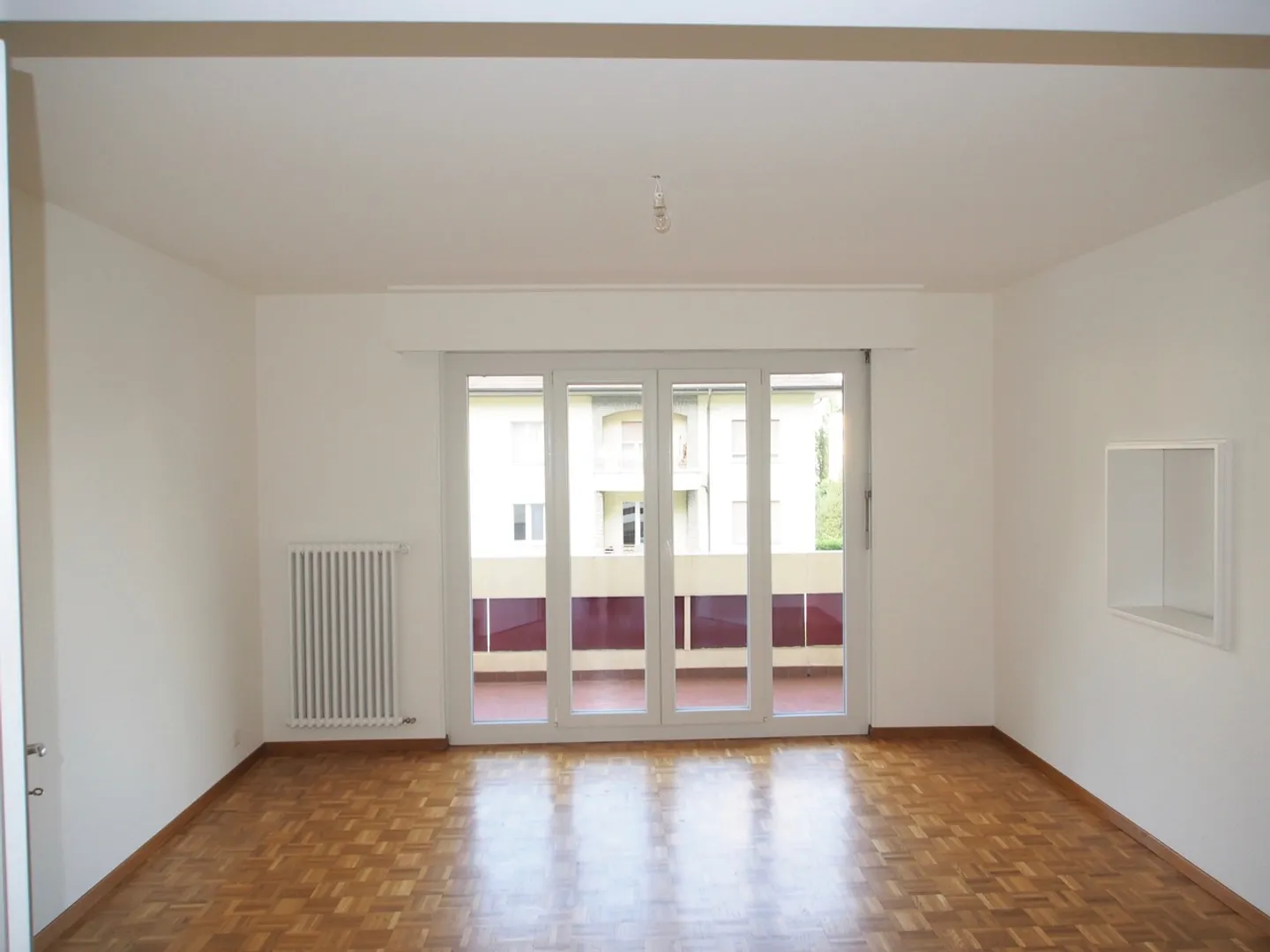 In the heart of Martigny, a generous 5½ room apartment with a view of the city - Photo 10 of 13