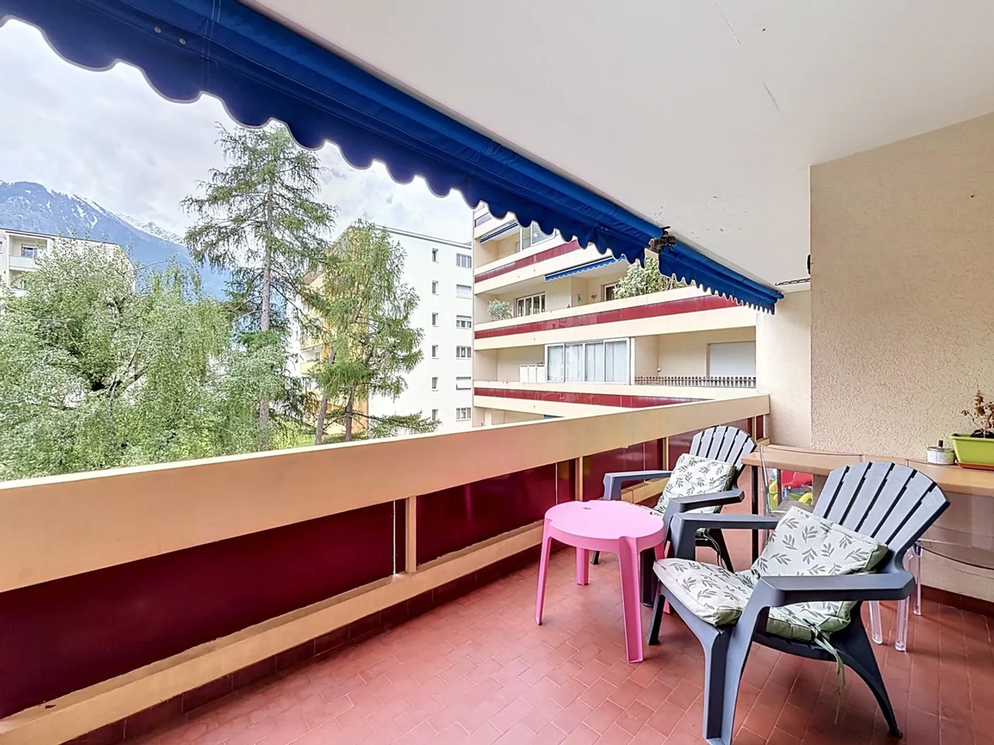 Appartement spacieux avec vue sur la ville - Photo 12 sur 13