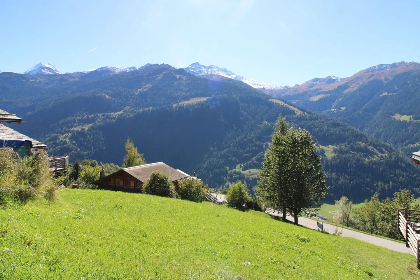 Terrain à bâtir de 459 m² à Sarreyer, vue plongeante sur la vallée - Photo 6 of 9