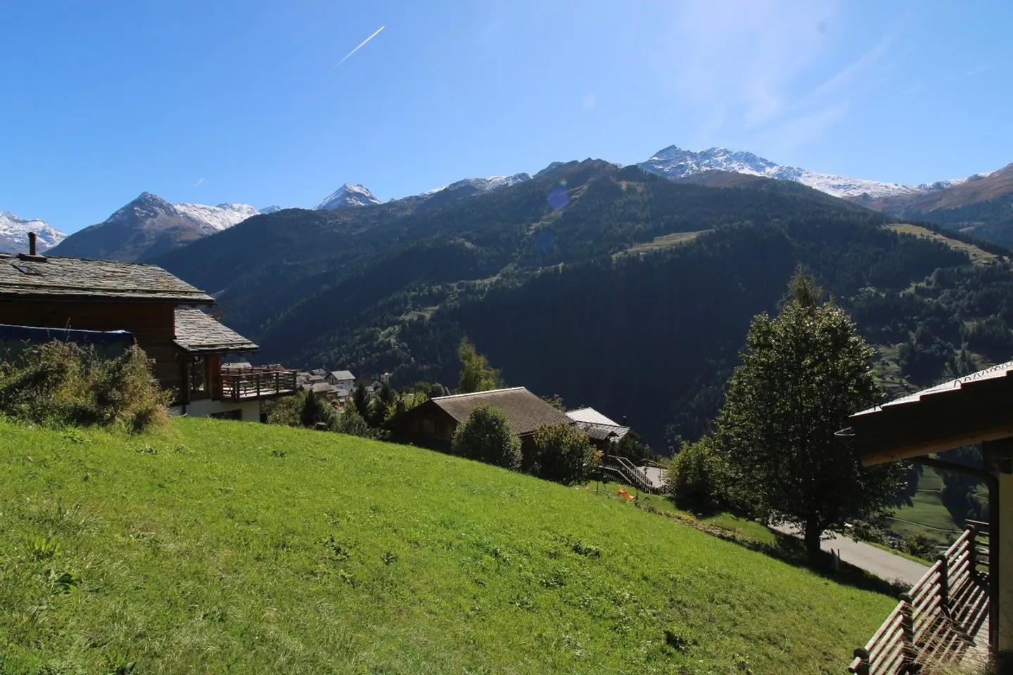 Terrain à bâtir de 459 m² à Sarreyer, vue plongeante sur la vallée - Photo 5 of 9