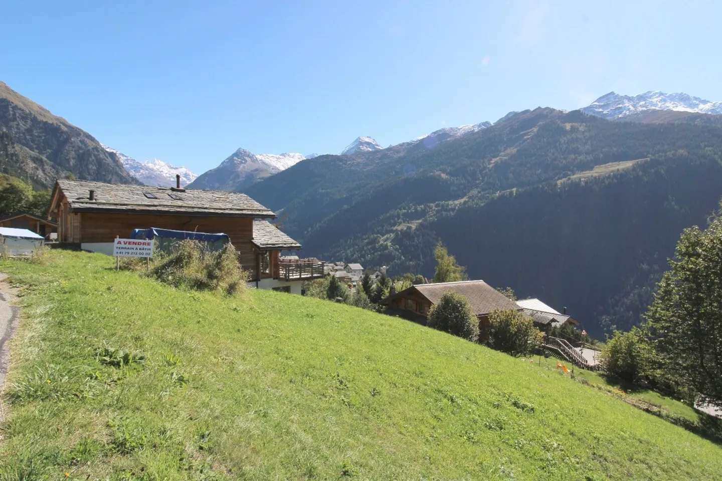 Terrain à bâtir de 459 m² à Sarreyer, vue plongeante sur la vallée - Photo 9 of 9
