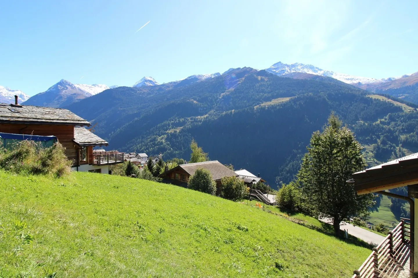Terrain à bâtir de 459 m² à Sarreyer, vue plongeante sur la vallée - Photo 8 of 9