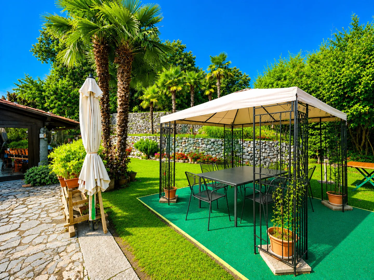 Charming spacious core house with a large and beautiful garden - Photo 11 of 13