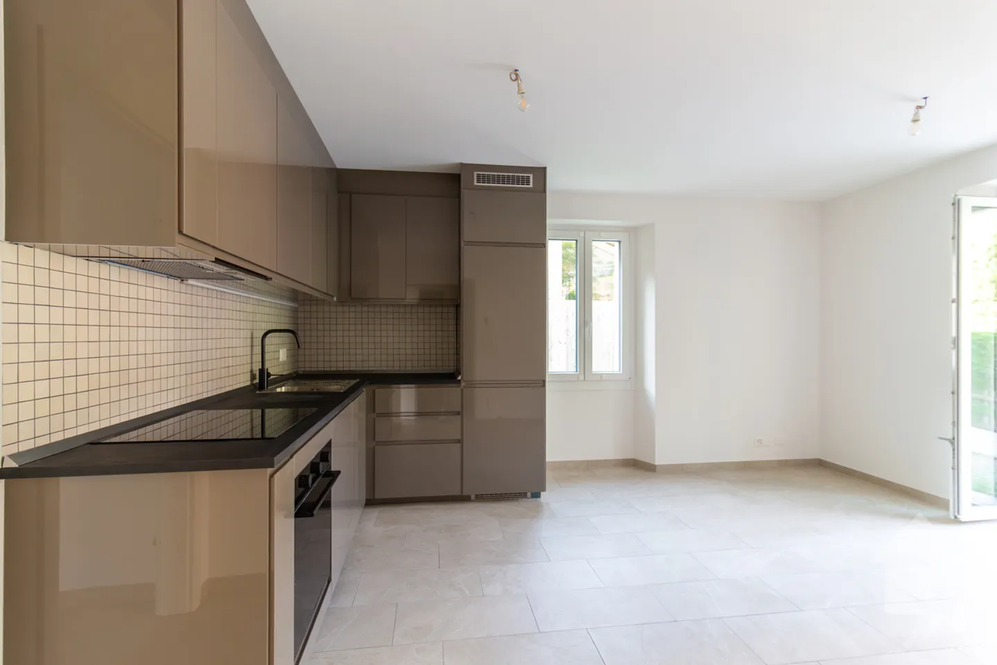 Charmante renovierte 3,5-Zimmer-Wohnung mit Garten und Terrasse - Foto 9 von 13
