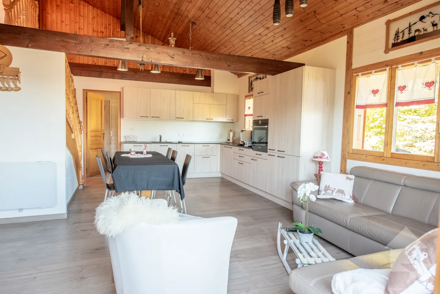 Superb 6-room duplex in a quiet and completely renovated area - Photo 8 of 13