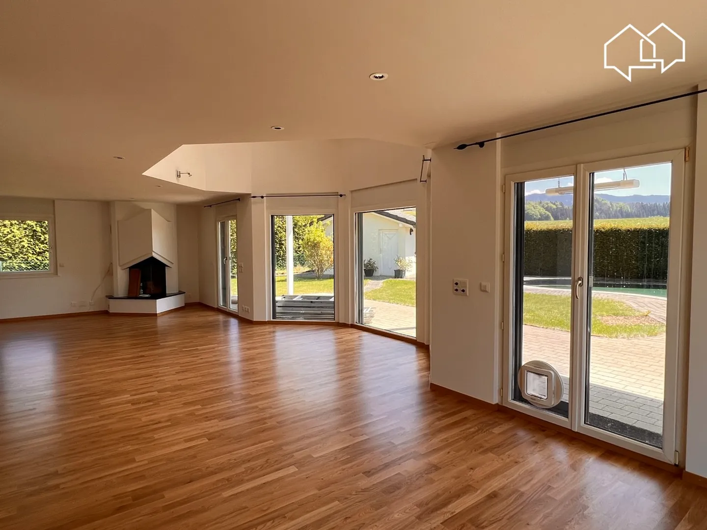 Detached 6.5 room villa with swimming pool in an idyllic setting - Photo 3 of 13