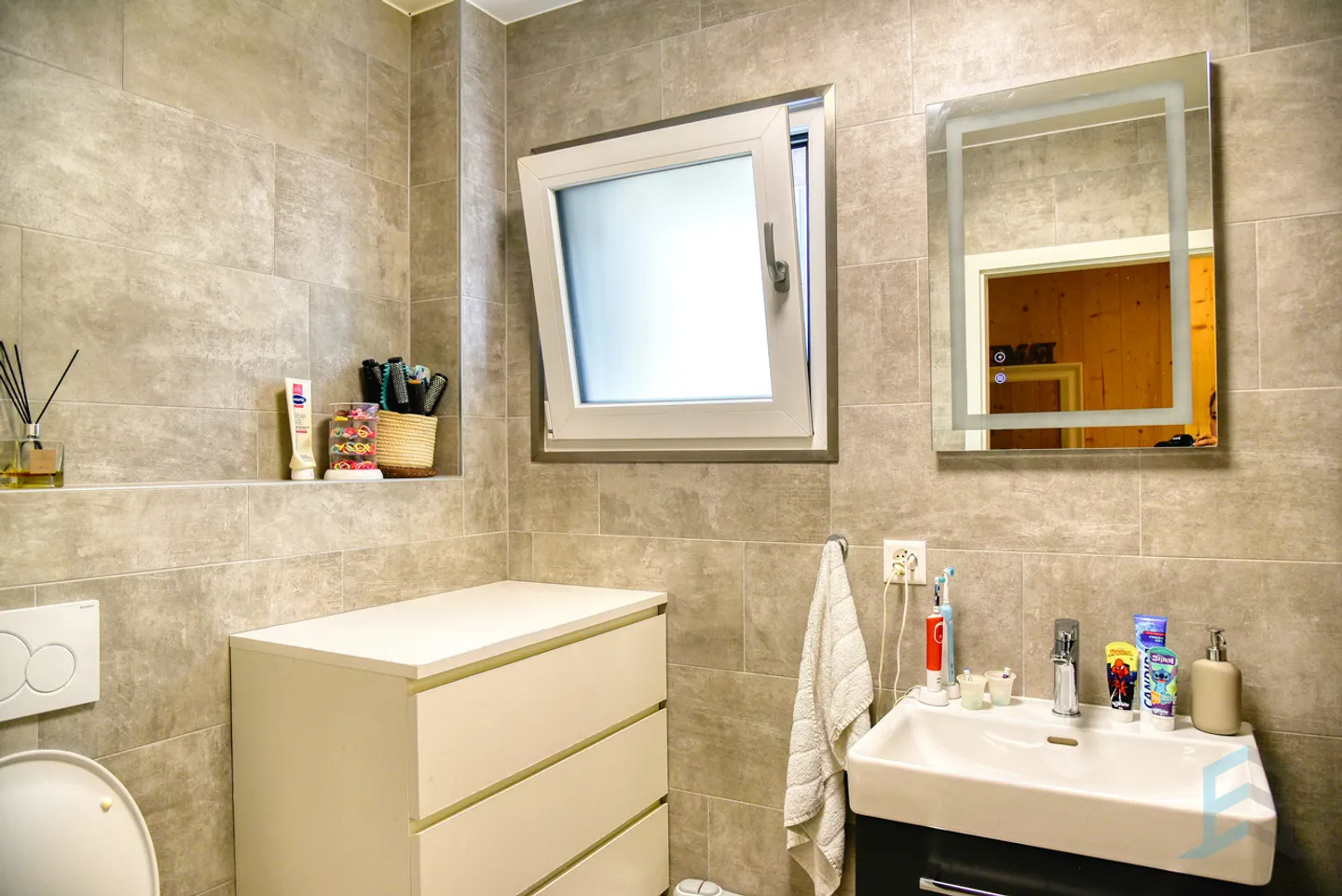 Exclusive detached villa with 5 ½ rooms and garden in Aproz - Photo 4 of 13