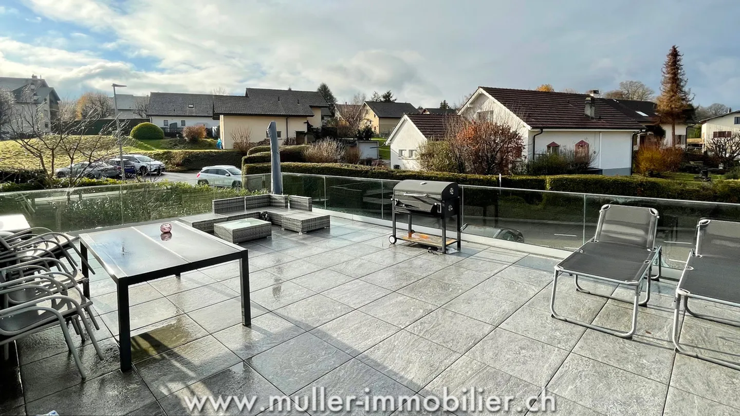 Beautiful villa with two apartments in Belfaux - Photo 10 of 13