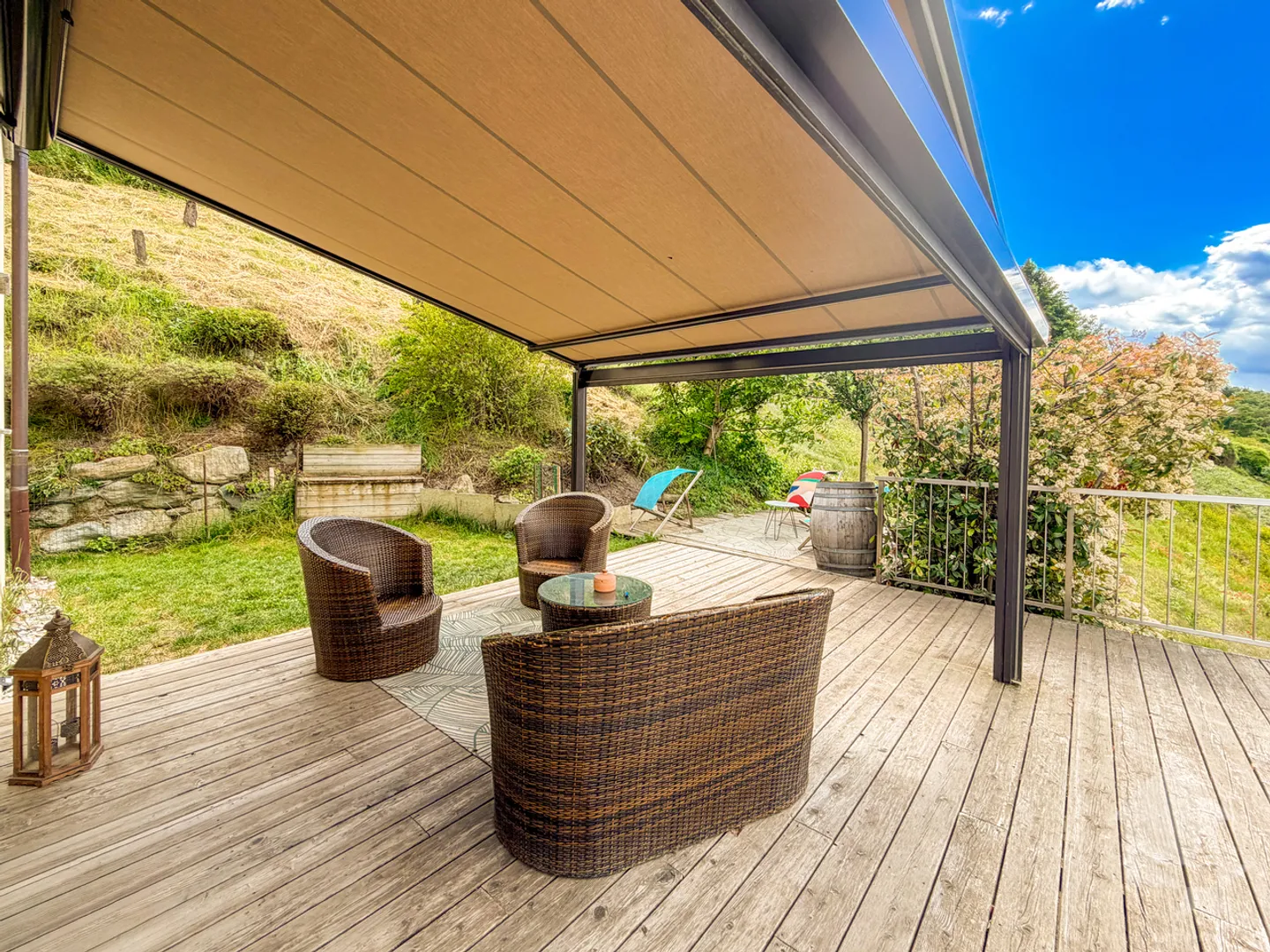 Superb house with panoramic view - Photo 4 of 13