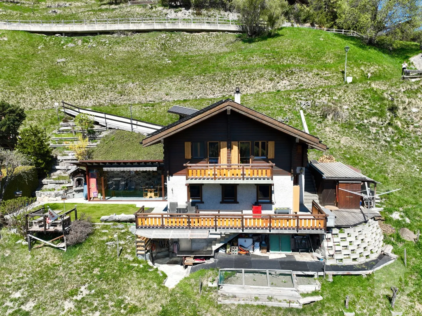 Magnifique chalet avec 2 places de parc extérieures - Foto 9 von 13