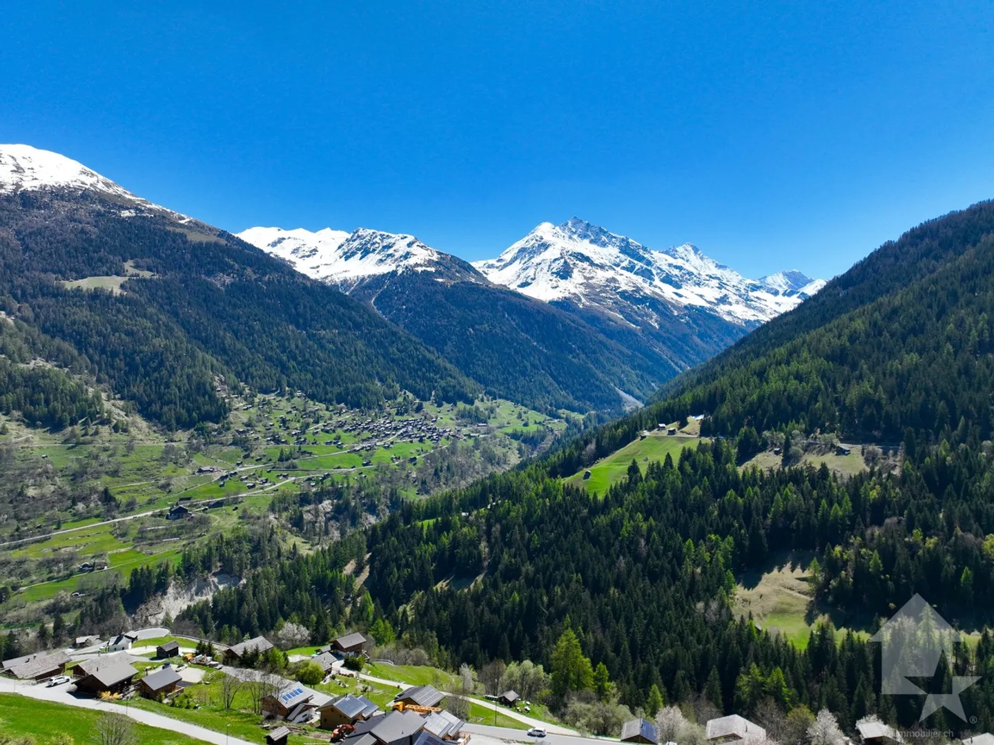 Magnifique chalet avec 2 places de parc extérieures - Foto 11 von 13