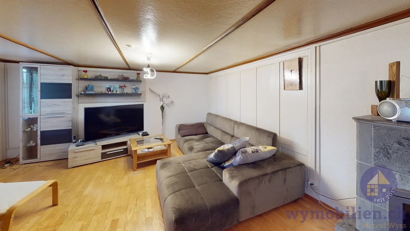 Farmhouse with 3 apartments + development potential! - Photo 10 of 13