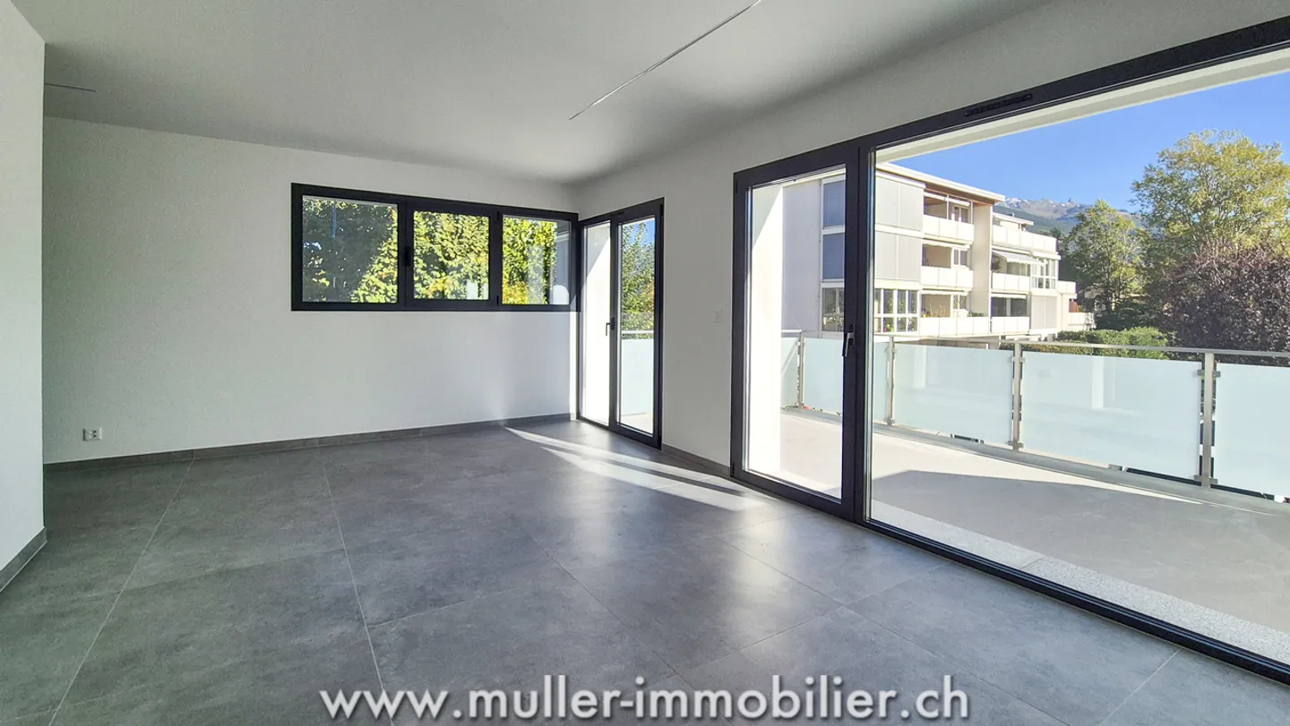 Large semi-detached villa under construction near Sion in Grimisuat - Photo 3 of 11