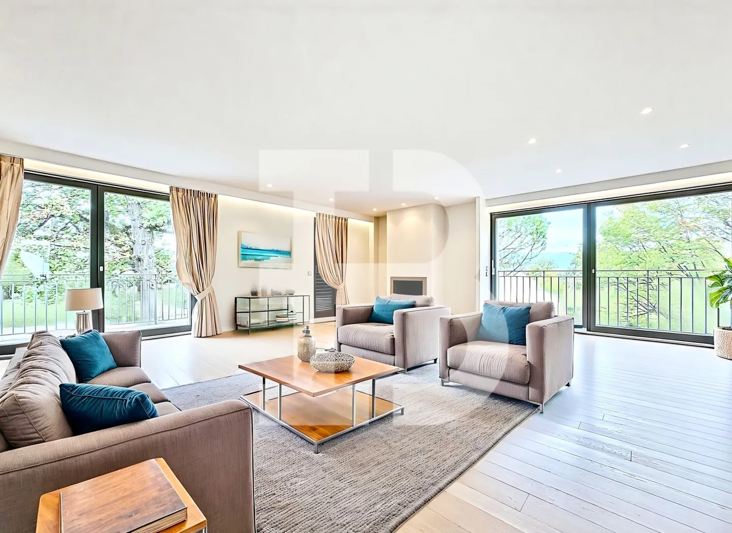 Magnificent 160 m2 Apartment with Unobstructed View - Photo 1 of 10