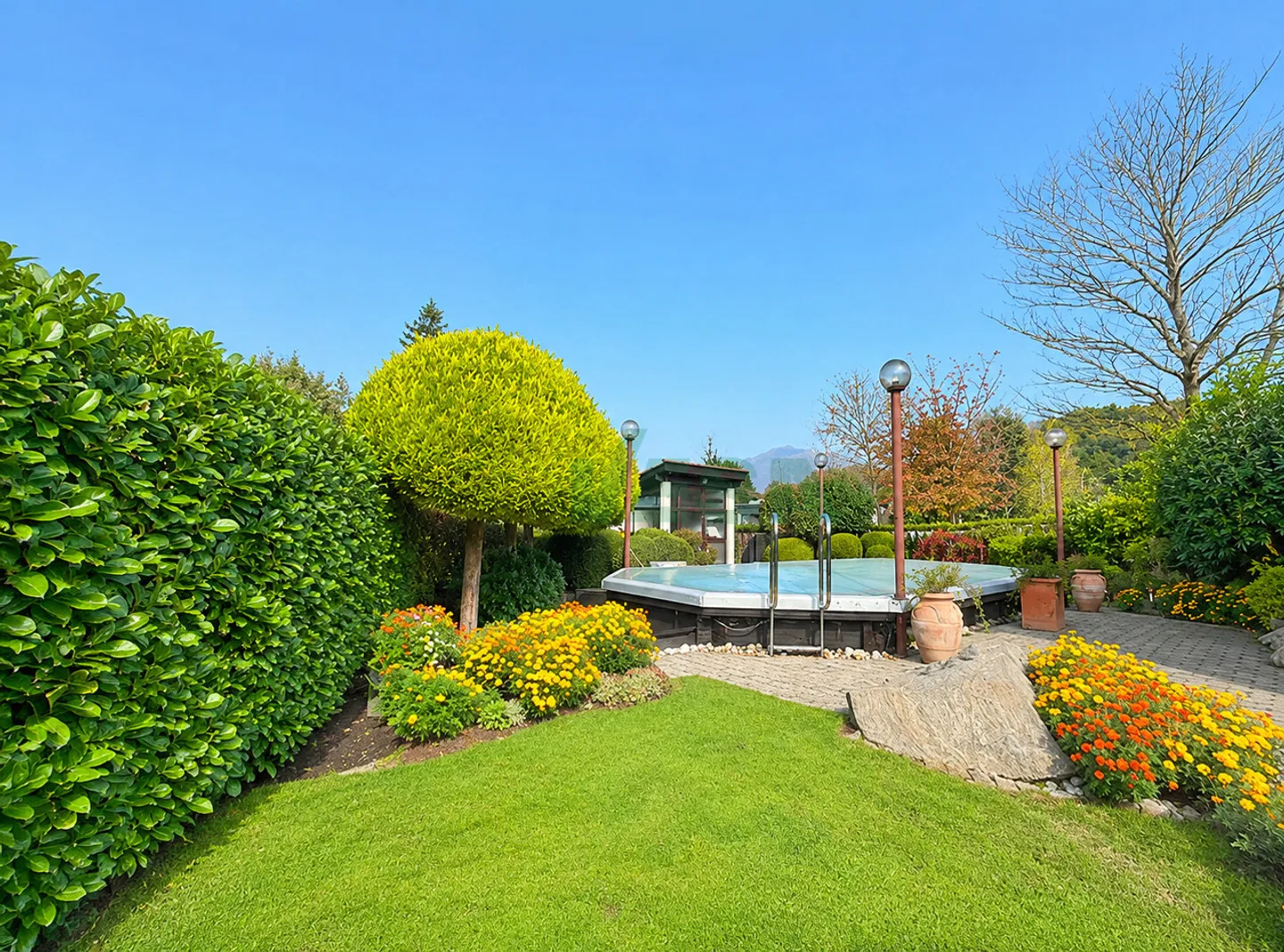 Cozy single-storey villa with beautiful garden and pool - Photo 10 of 13