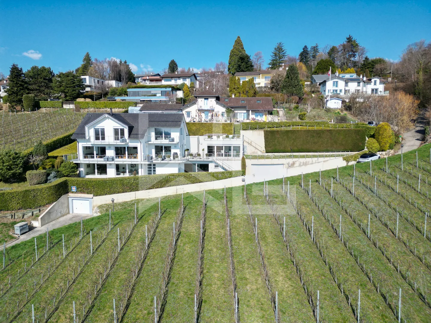Villa contemporaine d'exception avec panorama spectaculaire sur le lac - Photo 1 sur 11