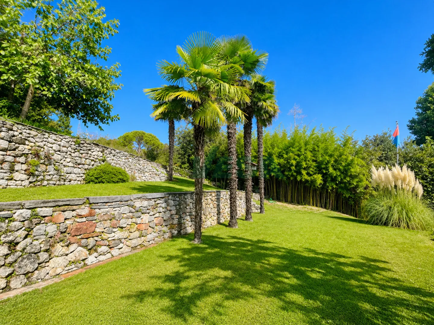 Charming spacious core house with a large and beautiful garden - Photo 7 of 13