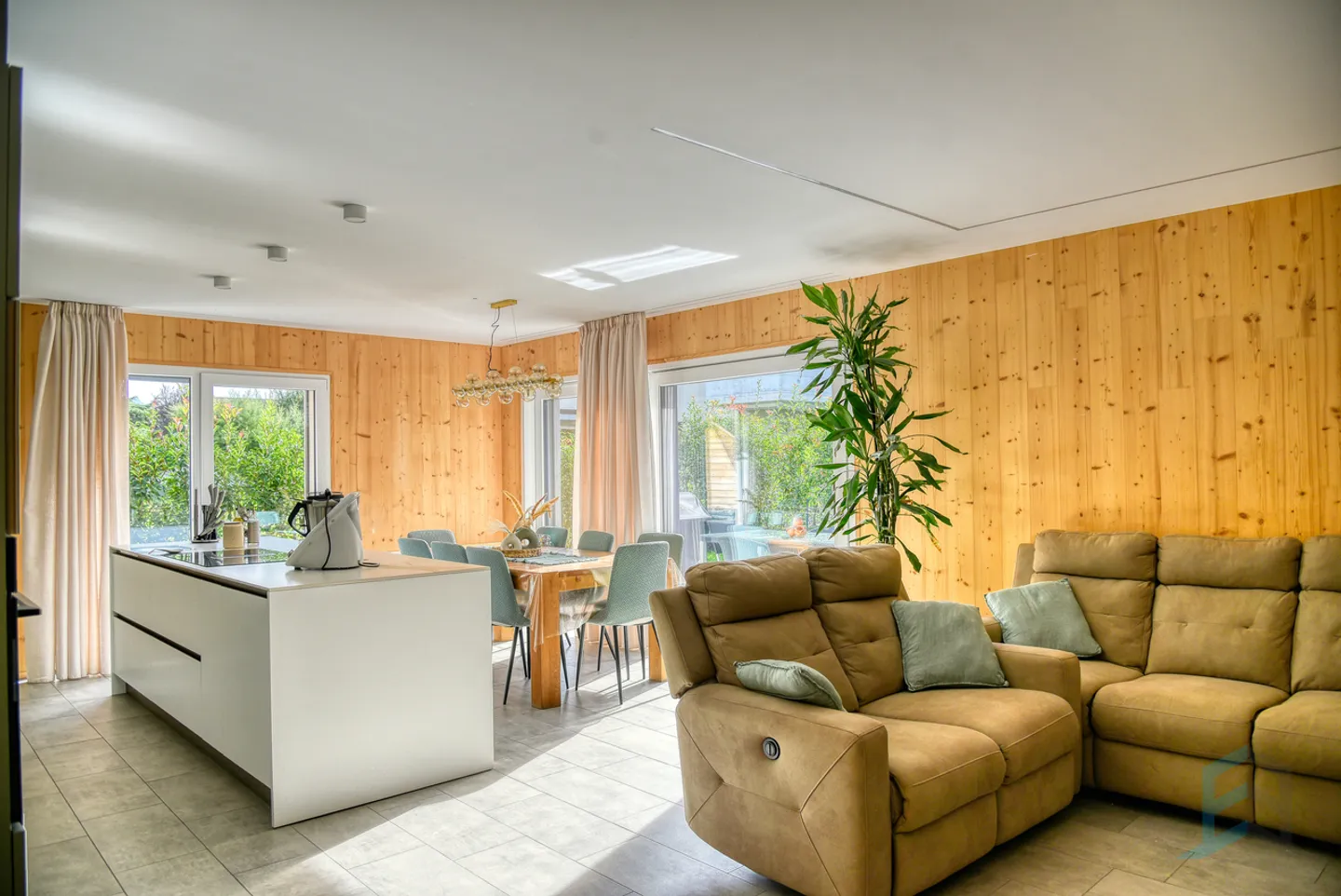 Exclusive detached villa with 5 ½ rooms and garden in Aproz - Photo 2 of 13