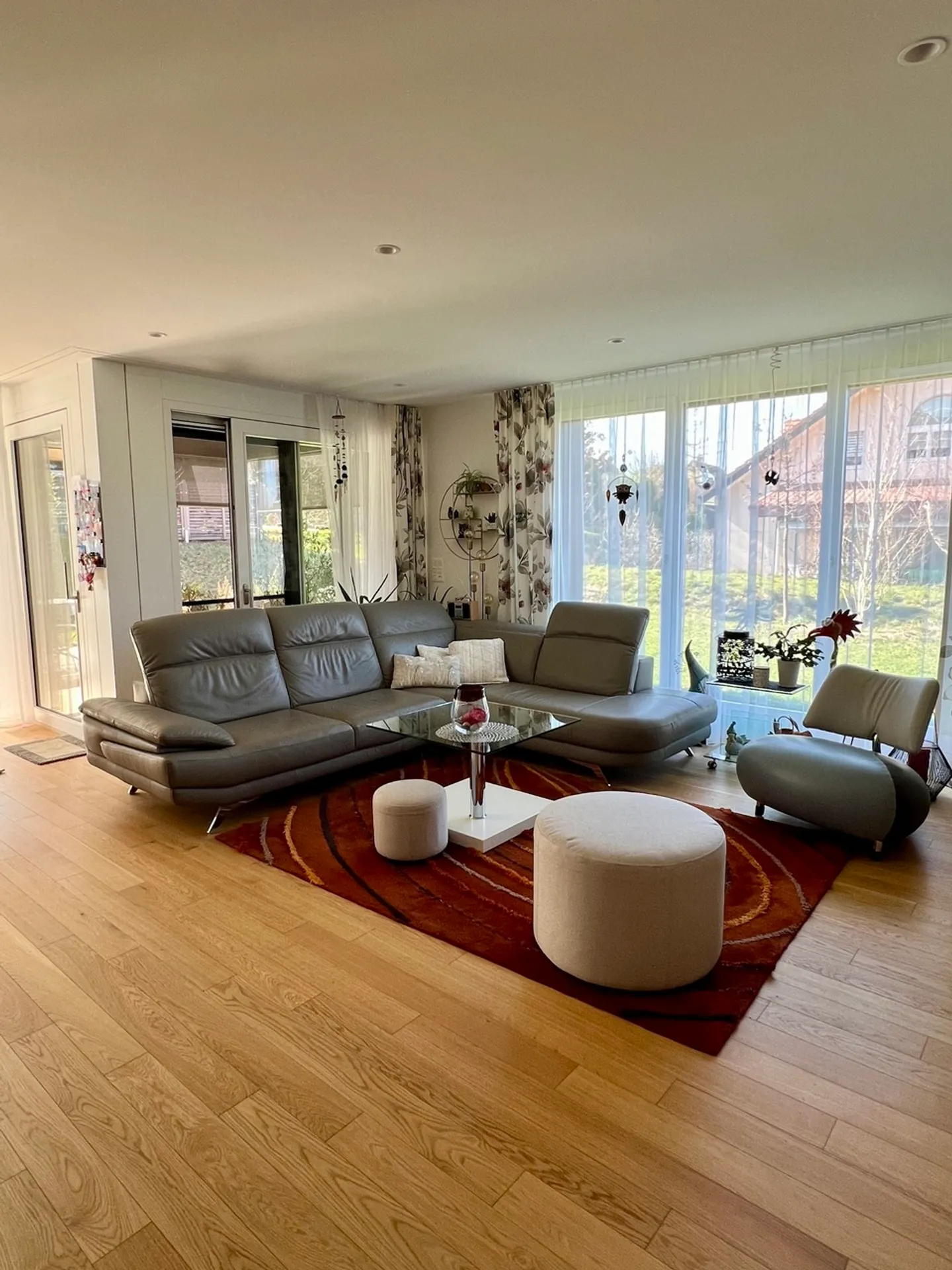 MAGNIFICENT 3.5 ROOMS WITH A SURFACE AREA OF 88 M2 AND A GARDEN OF 149 M2 - Photo 2 of 13