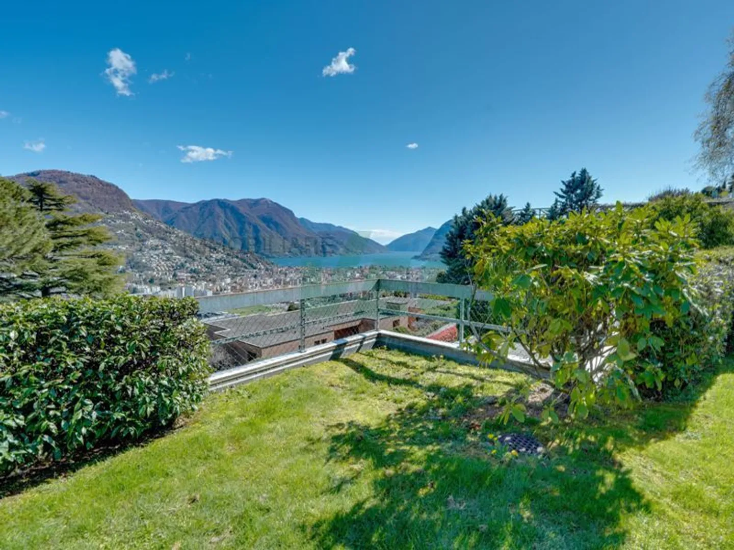 Splendido attico 6,5 locali con fantastica vista lago e bel giardino - Photo 2 of 11