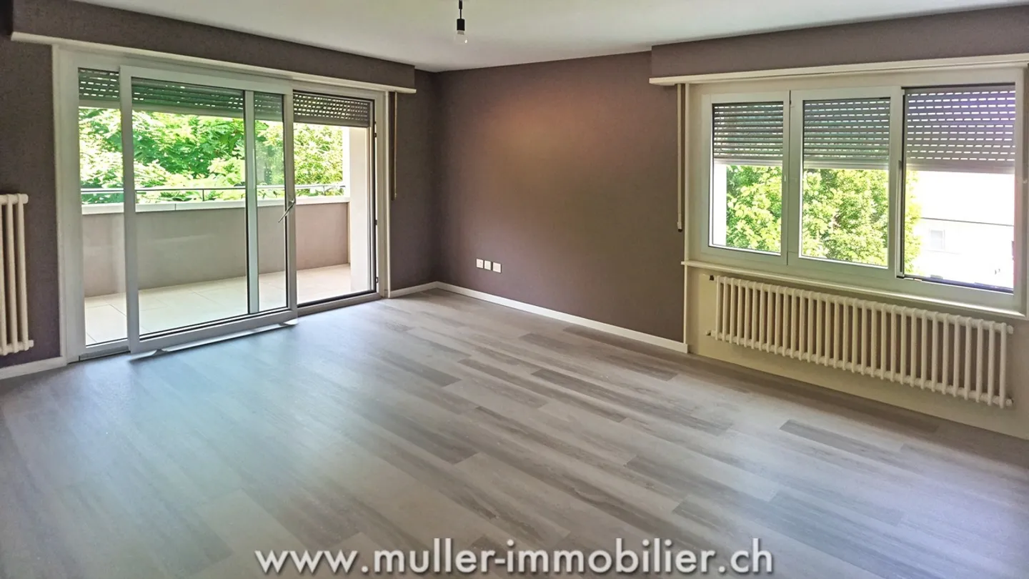 Renovated 3.5-room apartment with balcony in Monthey - Photo 2 of 12