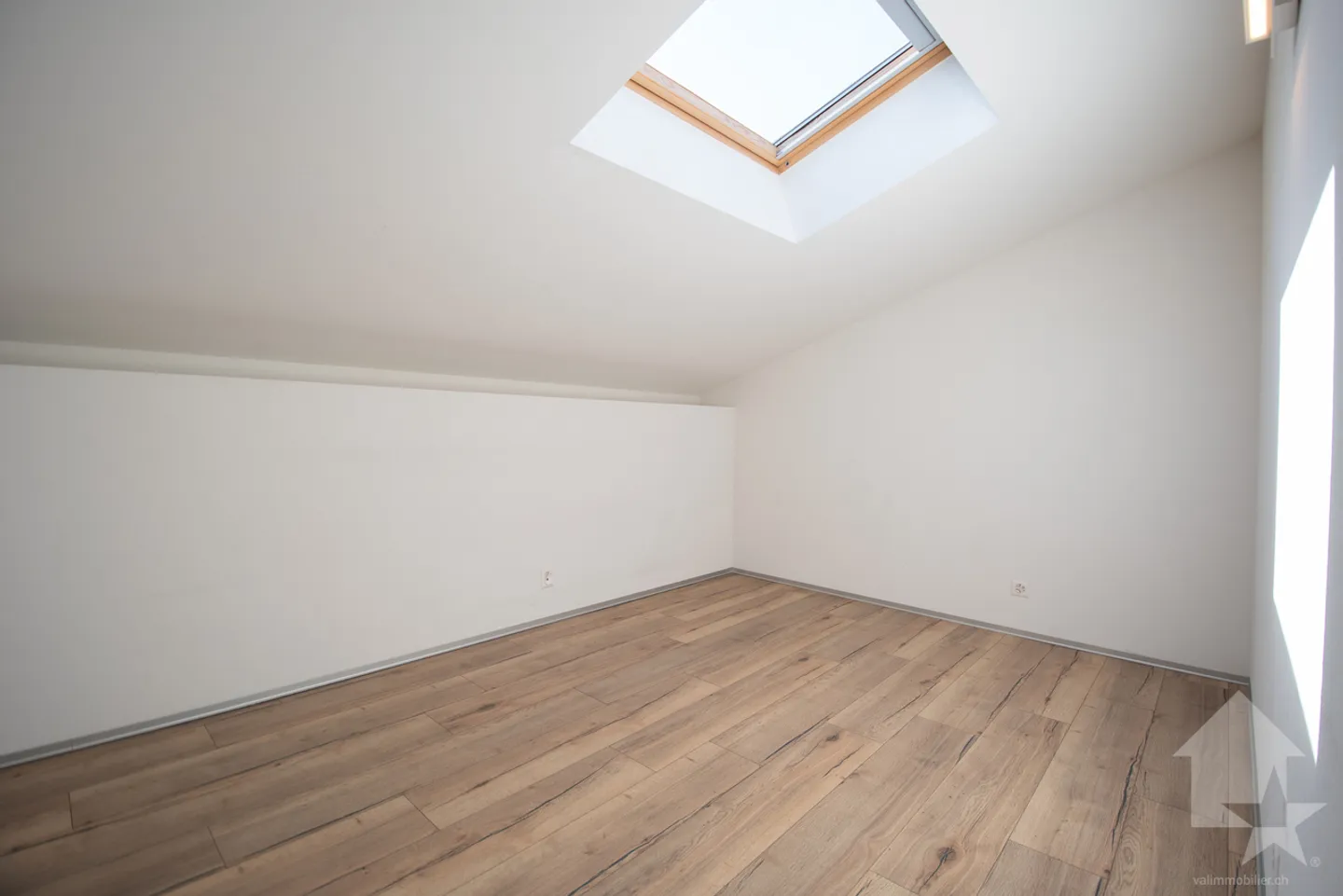 Spacious high-end duplex with 4.5 rooms in the center of Leytron - Photo 11 of 11