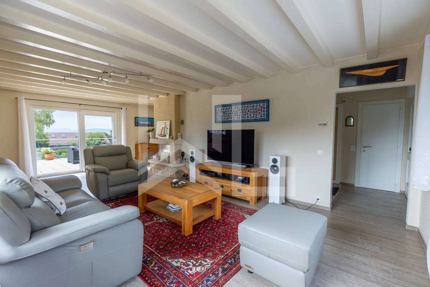 Charming villa with quiet view - Photo 2 of 13