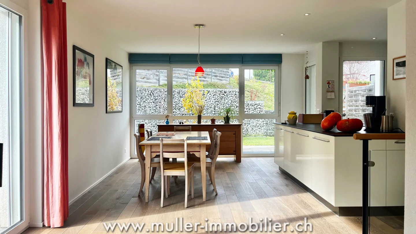 Stupenda villa a schiera angolare con vista mozzafiato sulle Prealpi - Foto 3 di 13