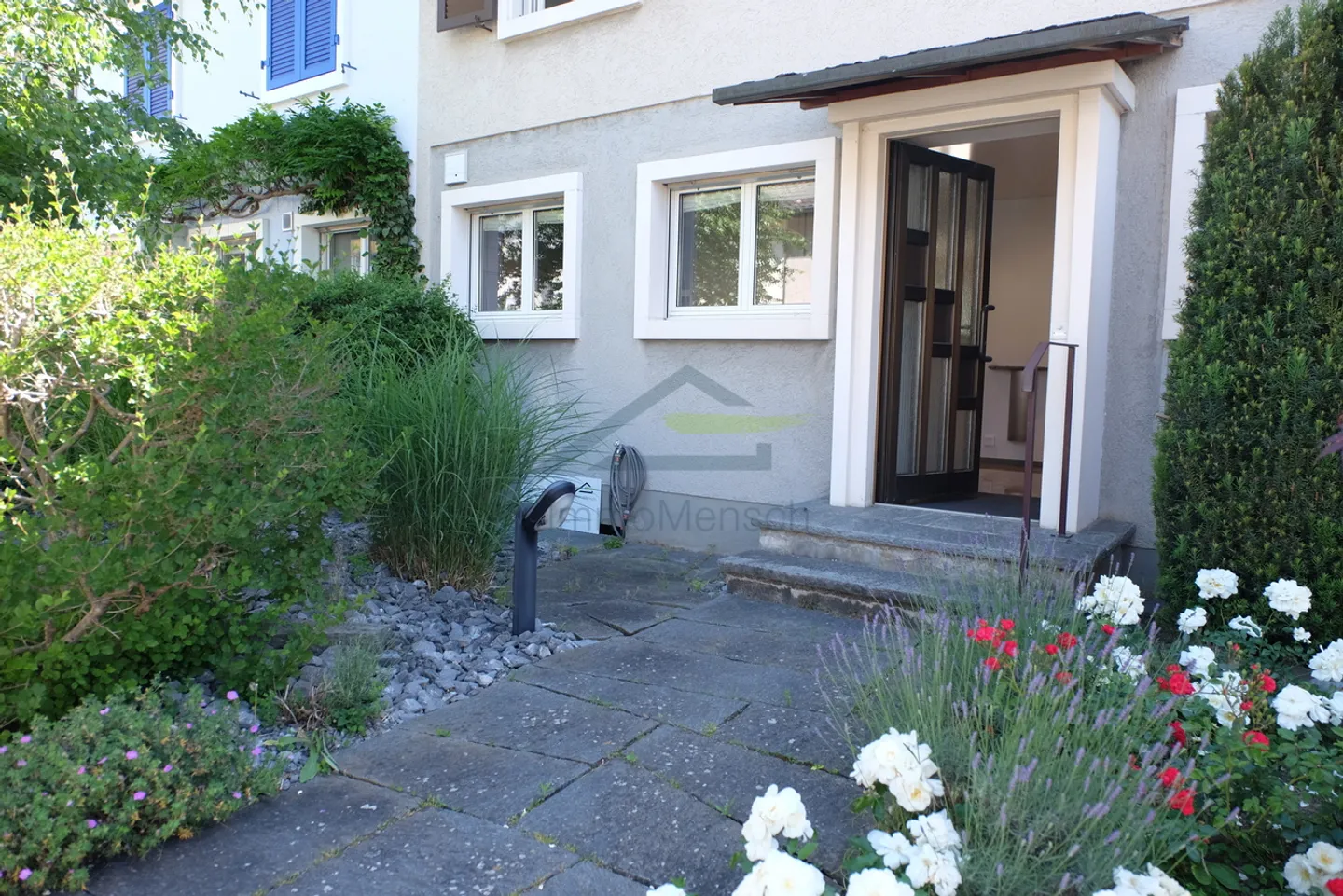 Charmantes Reihenmittelhaus in Reinach - Foto 2 von 9