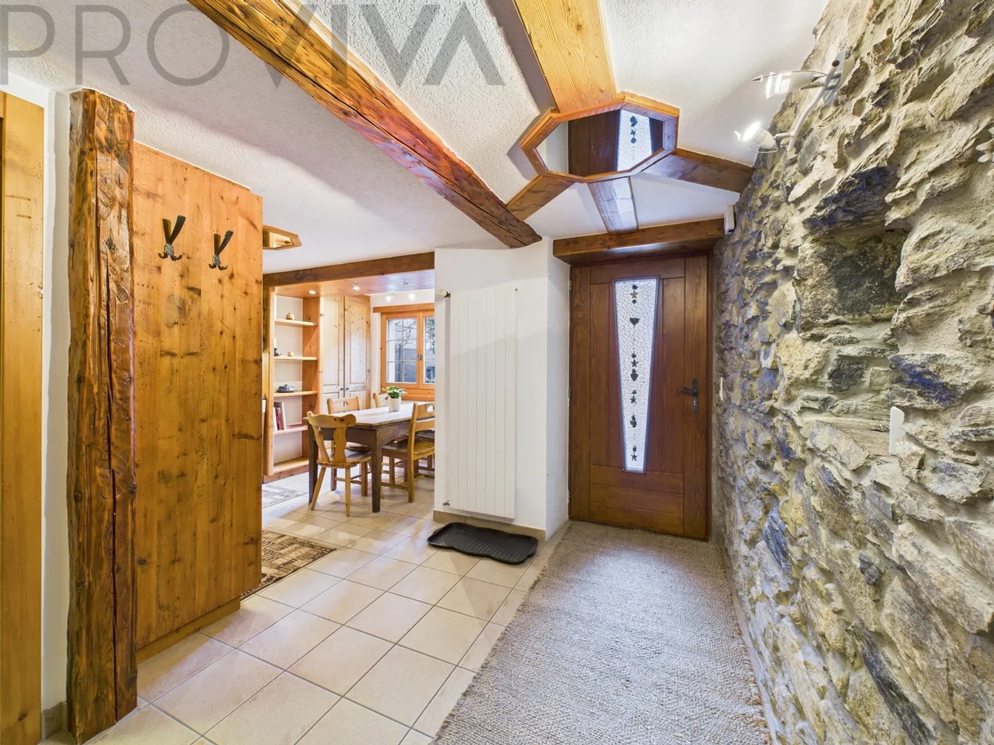 Schönes Mehrfamilienhaus mit 3 Wohnungen im Herzen von Chalais - Photo 1 of 10