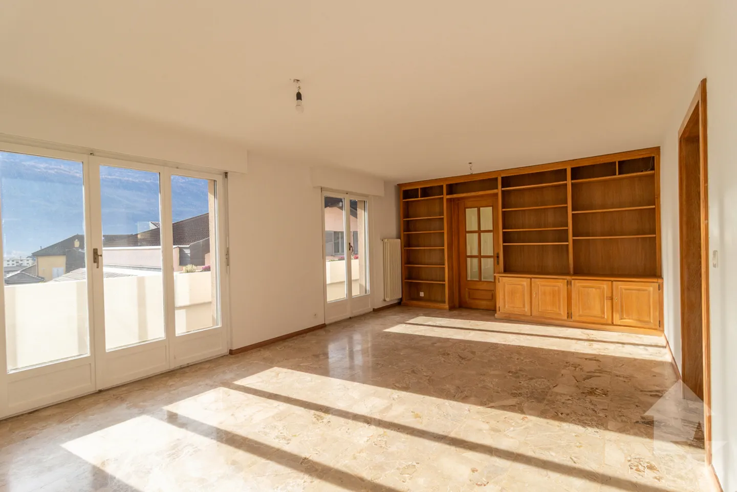 Spacieux appartement traversant 3.5 pièces idéalement situé - Foto 4 von 13