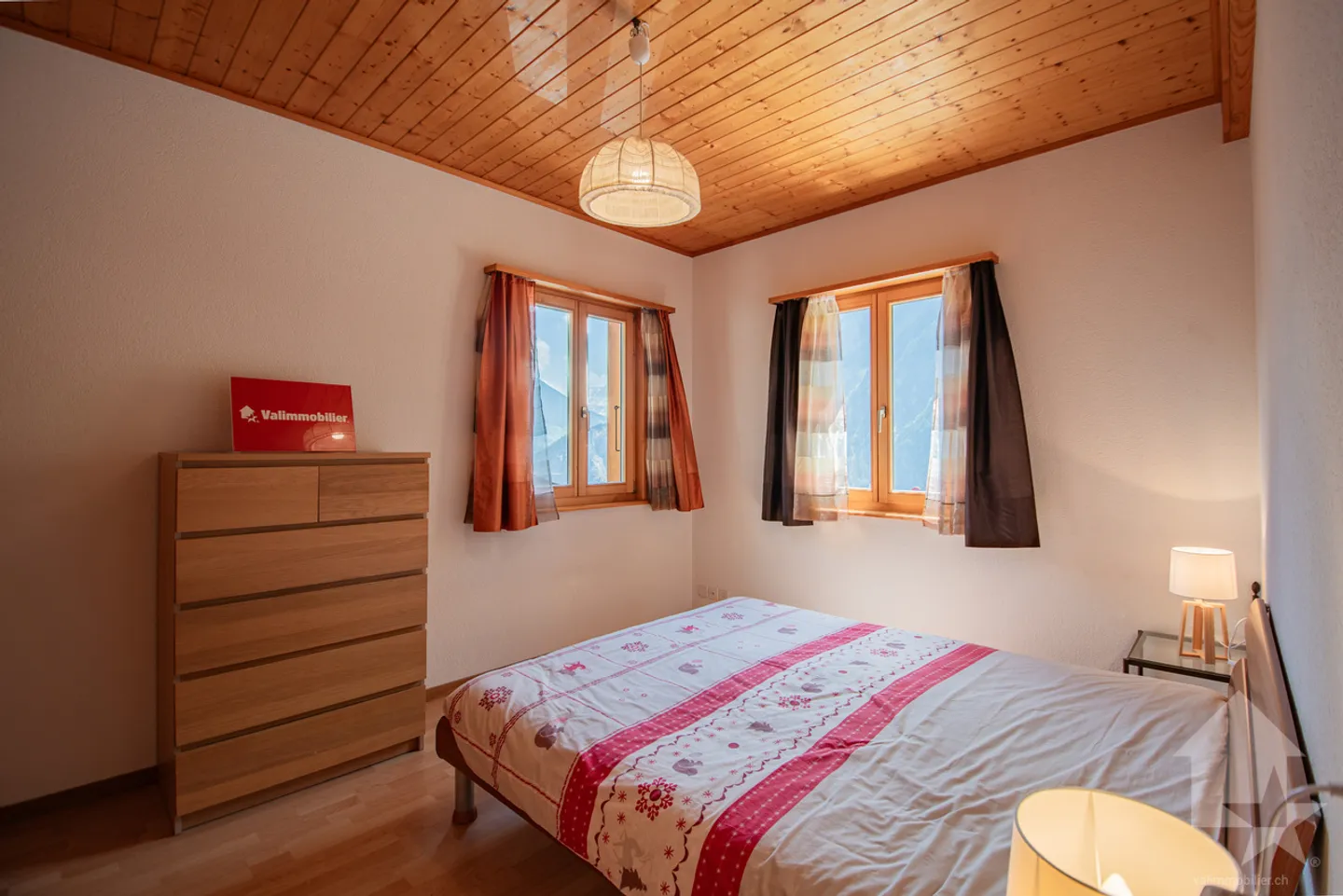 Chalet with Independent Studio - Photo 8 of 13