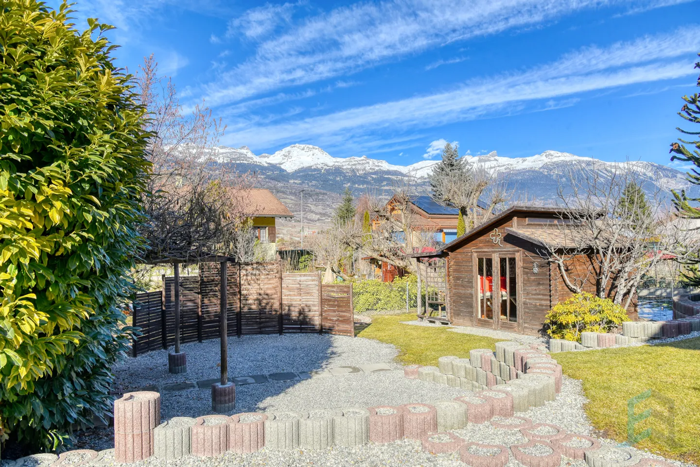 ESCLUSIVA Spaziosa villa indipendente di 5 ½ locali con giardino - Foto 13 di 13