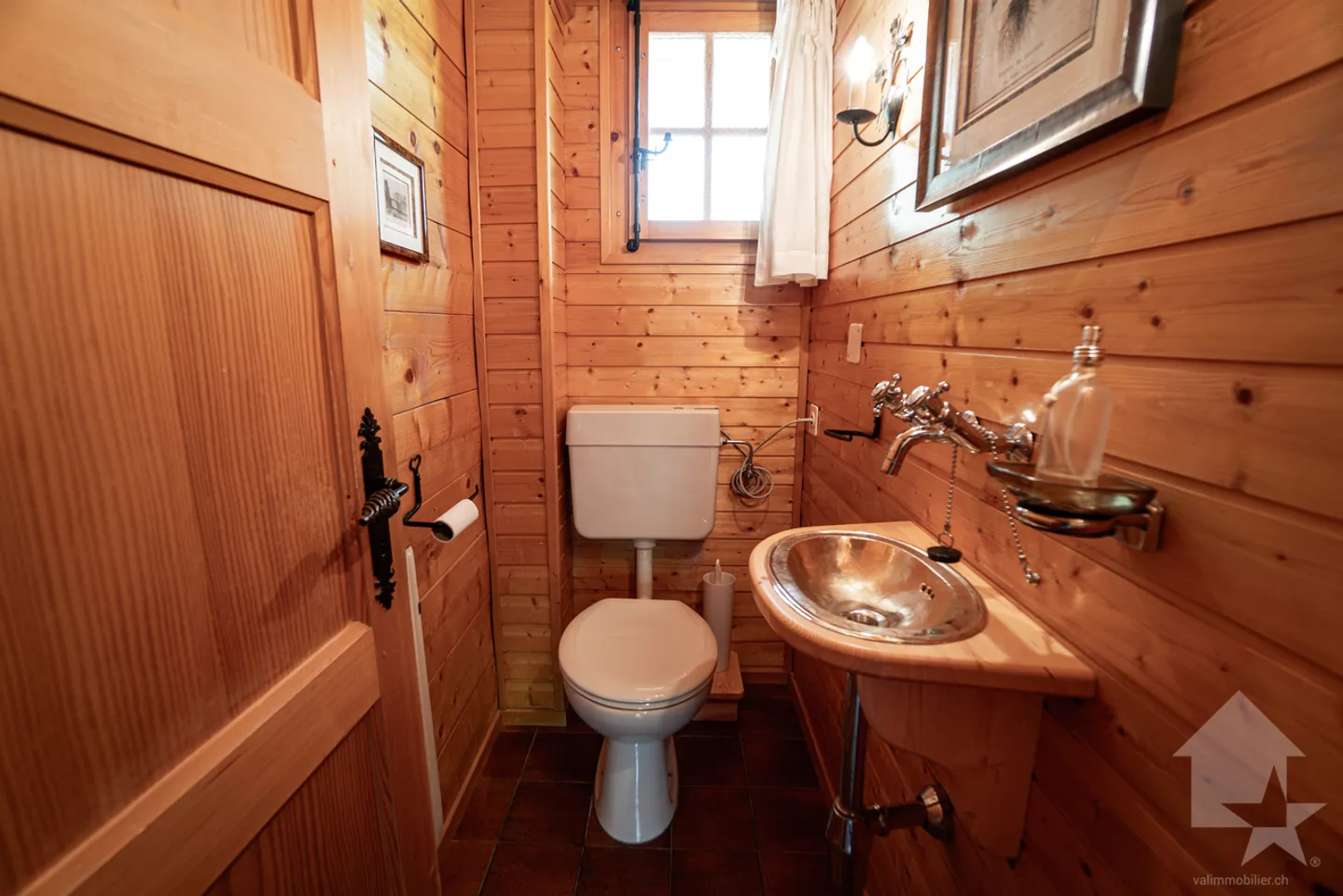 Charmantes Chalet mit zwei Wohnungen - eine 5.5-Zimmer-Maisonettewohnung und eine 2.5-Zimmer-Wohnung im Erdgeschoss - Foto 12 von 13
